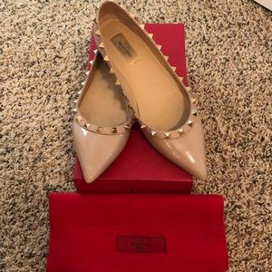 VALENTINO rock stud flats size 38 -great condition